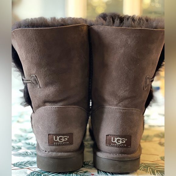 Ugg Bailey Button II dark brown. Women’s size 10 - Picture 9 of 9